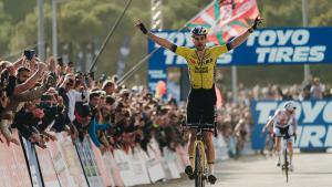 Wout van Aert gana en Benidorm