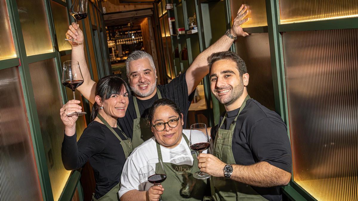 Xènia Blanco, Luciano Montero, Nancy Miguel y Joey Attieh, en el restaurante Albé.