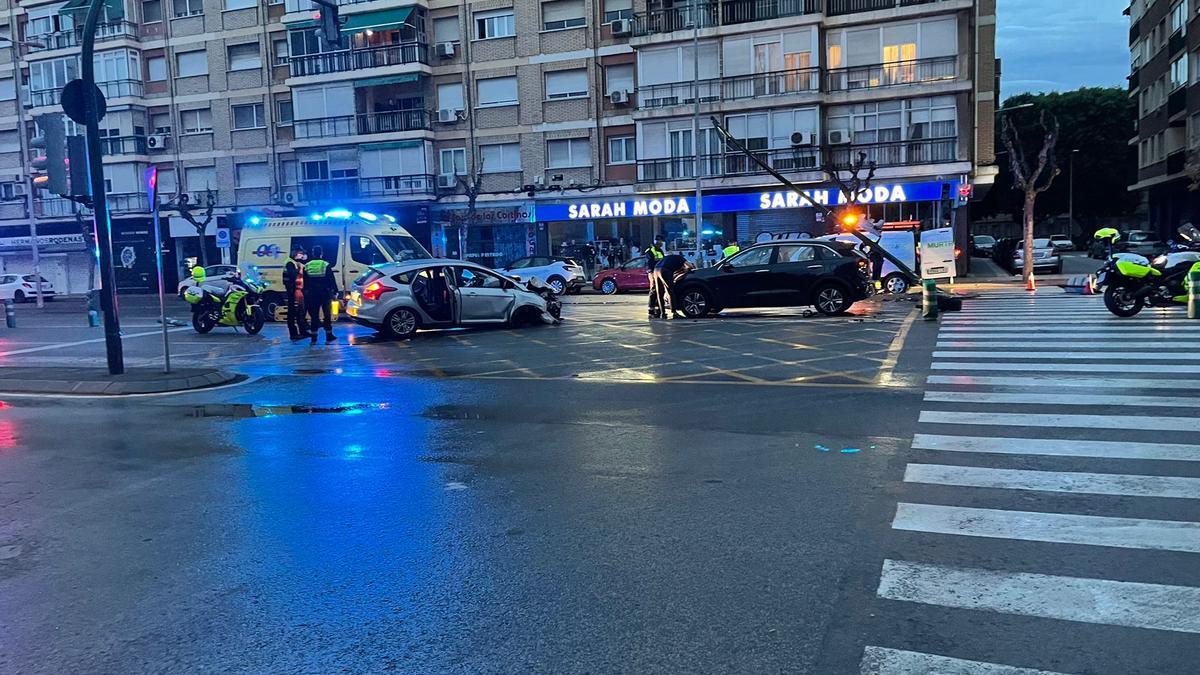 Imagen del accidente ocurrido en Ronda Norte, en Murcia, esta mañana.