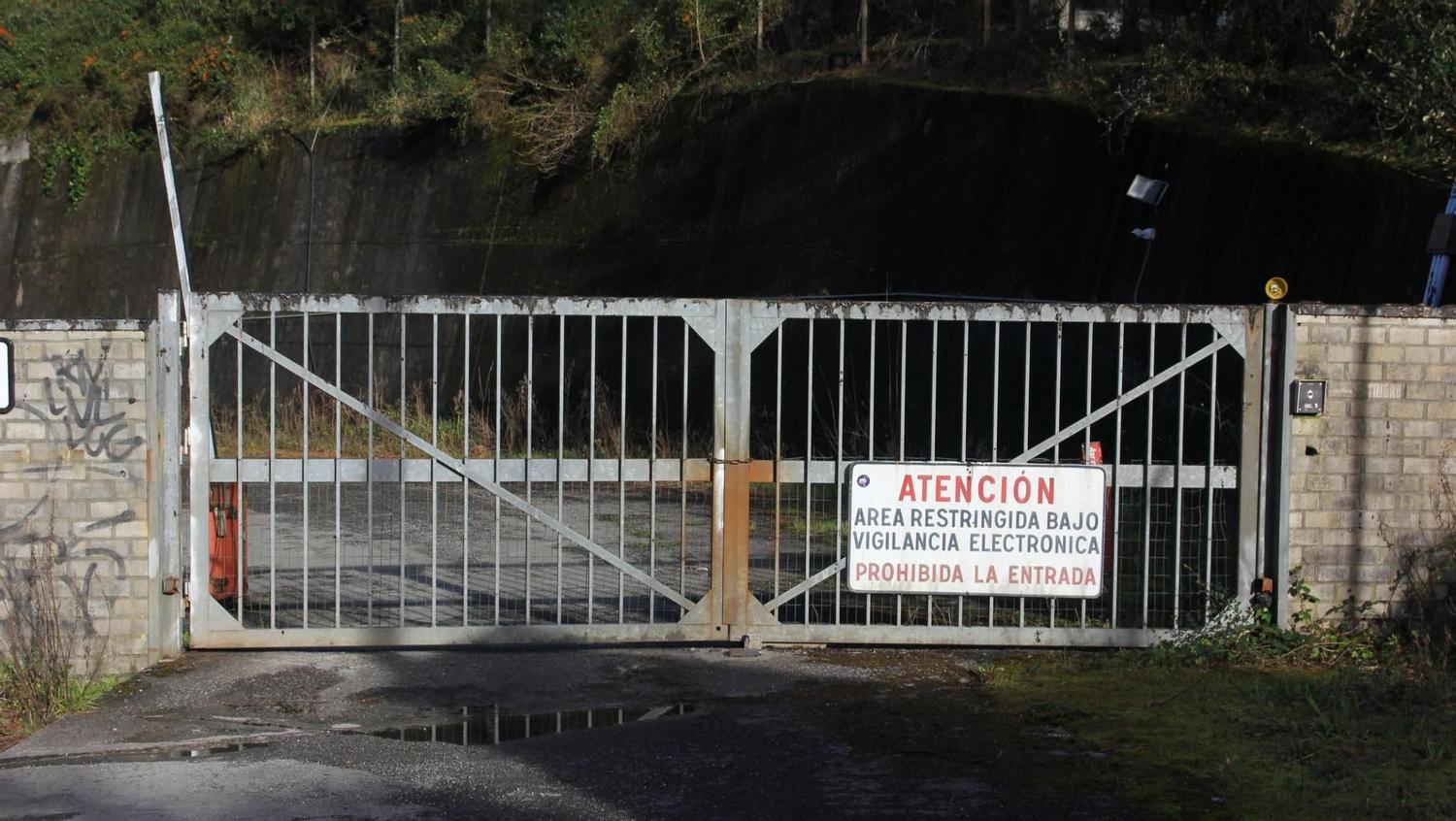 Acceso a la central nuclear abandonada de Lemóniz. Acceso a la central nuclear abandonada de Lemóniz.
