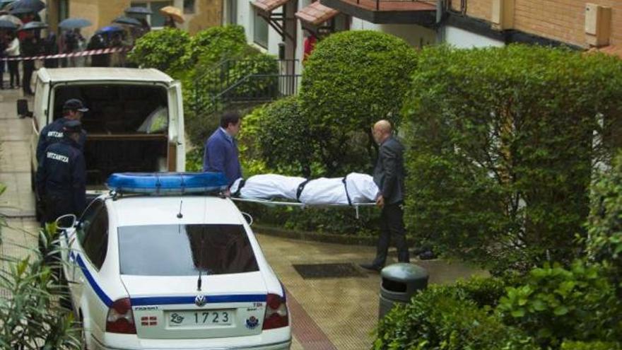 Muere en Llodio una mujer acuchillada por su marido delante del bebé de ambos