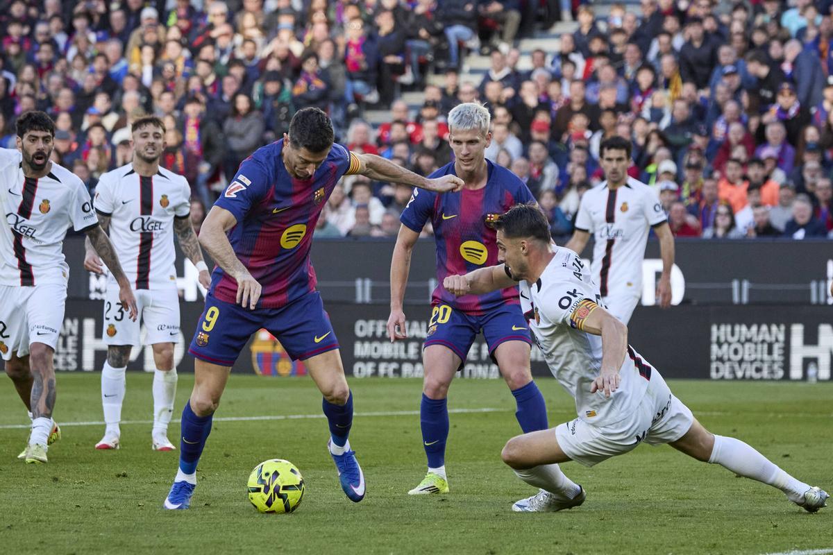 Dani Olmo dio un pase exquisito a Lewandowski para que el polaco abriera el marcador frente al Mallorca
