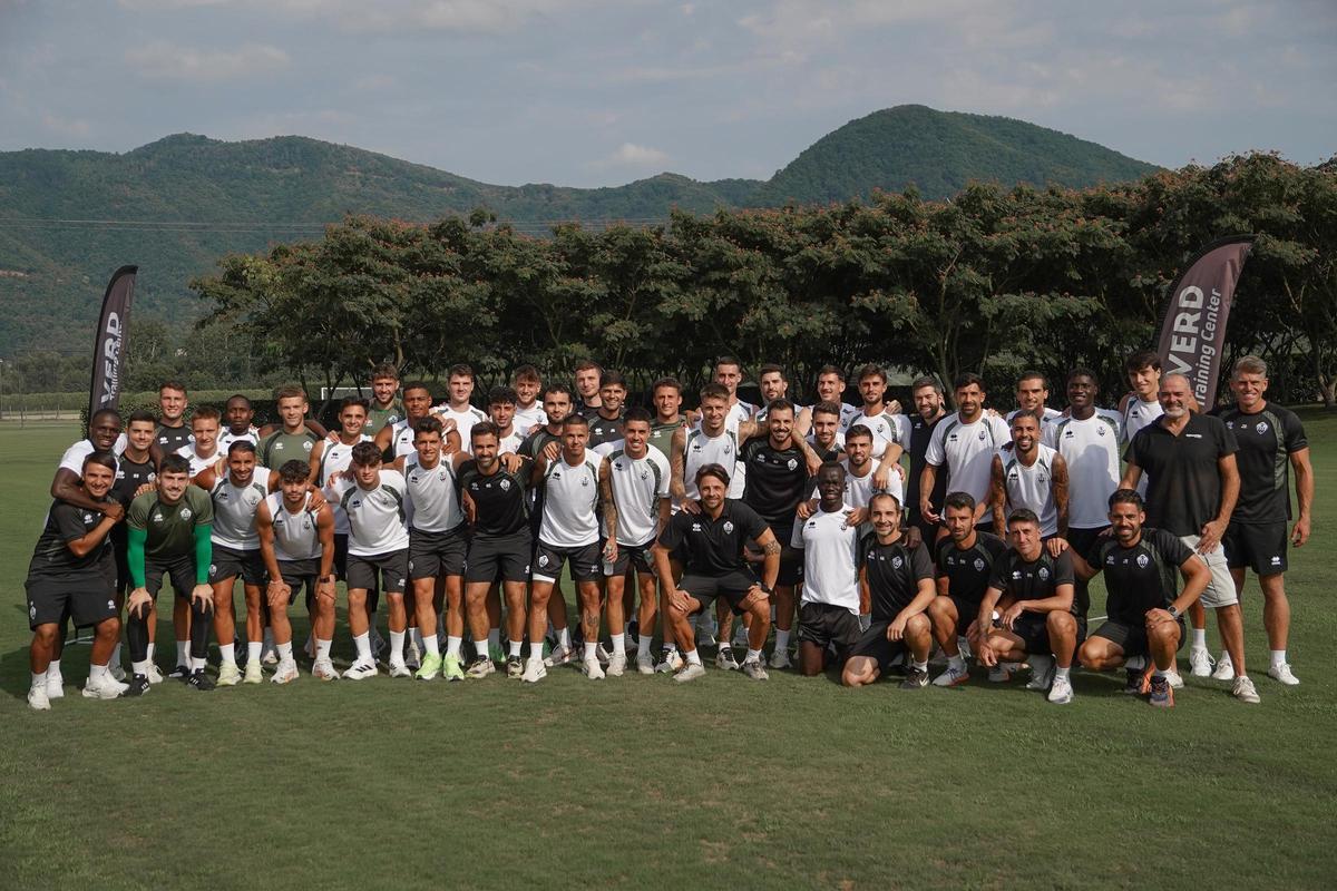 La plantilla del CD Castellón durante el 'stage' en Olot.