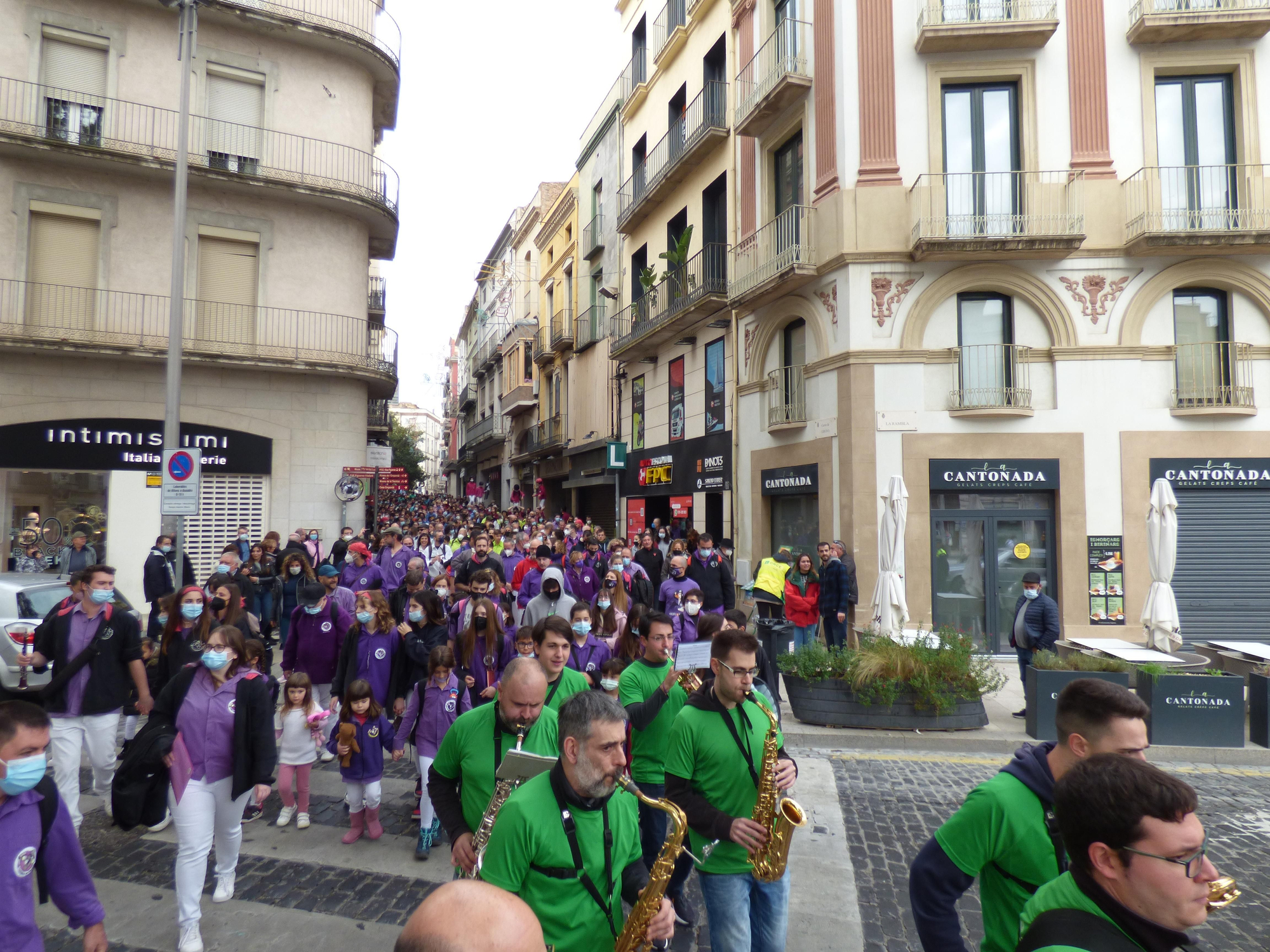 Onze colles castelleres es reuneixen a Figueres en la trobada de tardor de Colles del Nord