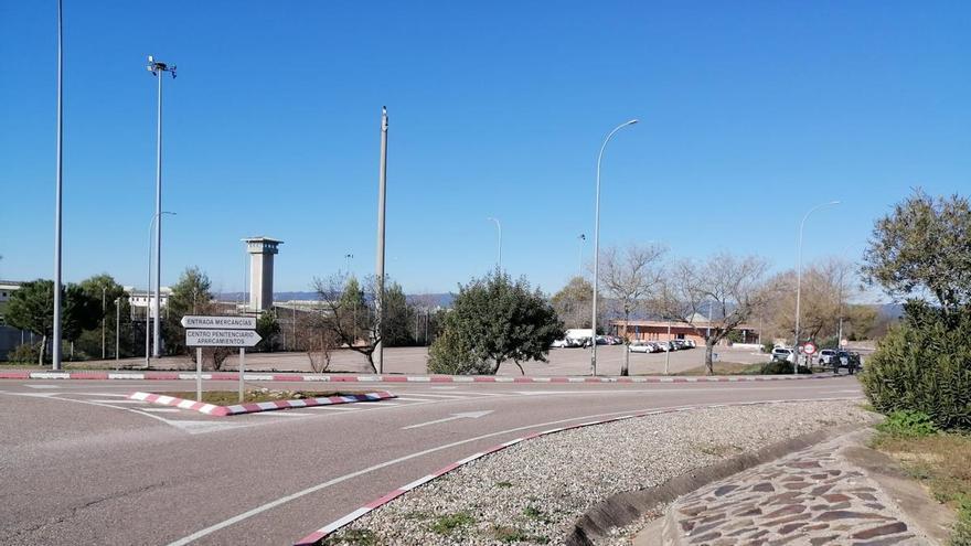La Guardia Civil intercepta un dron que sobrevolaba la cárcel de Alcolea y detiene a su operador