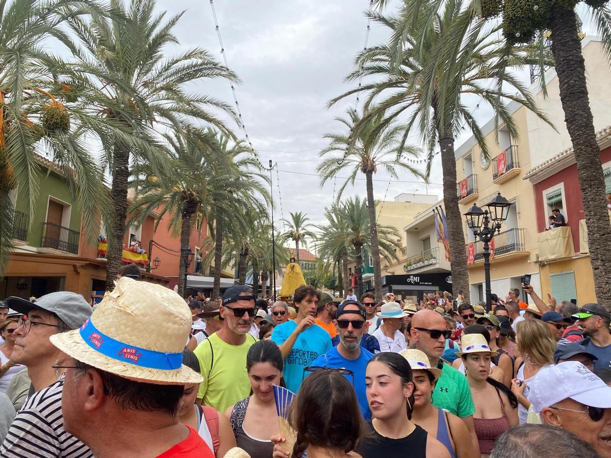 Miles de aspenses acompañan a la Virgen de las Nieves en la histórica romería de la Traída desde Hondón de las Nieves