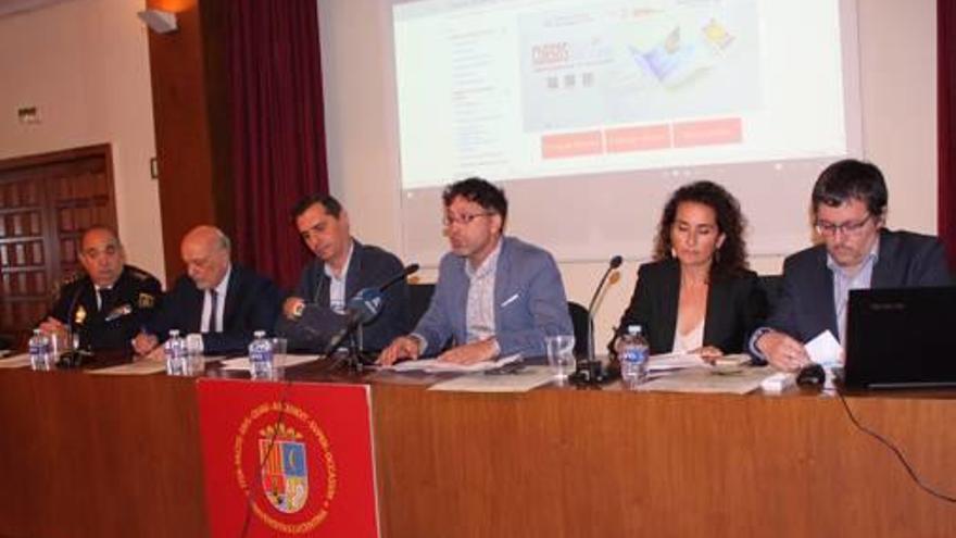 Presentación de los cursos de verano ayer en la sede de San Fernando.