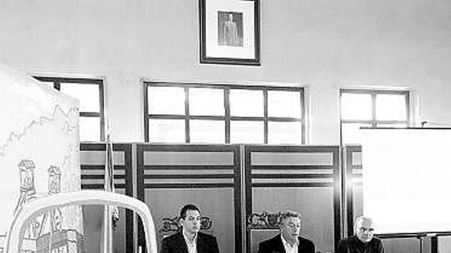 Por la izquierda, García, Fernández y Rego, en la presentación de la web.