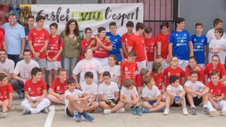 El encuentro de escuelas de pilota de Carlet homenajea al histórico jugador Xatet II