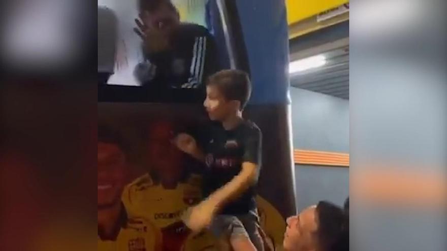 El tierno video de Leo Messi con un niño: un momento que jamás olvidará