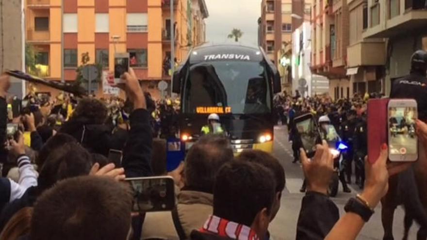 Espectacular recibimiento al Villarreal en El Madrigal