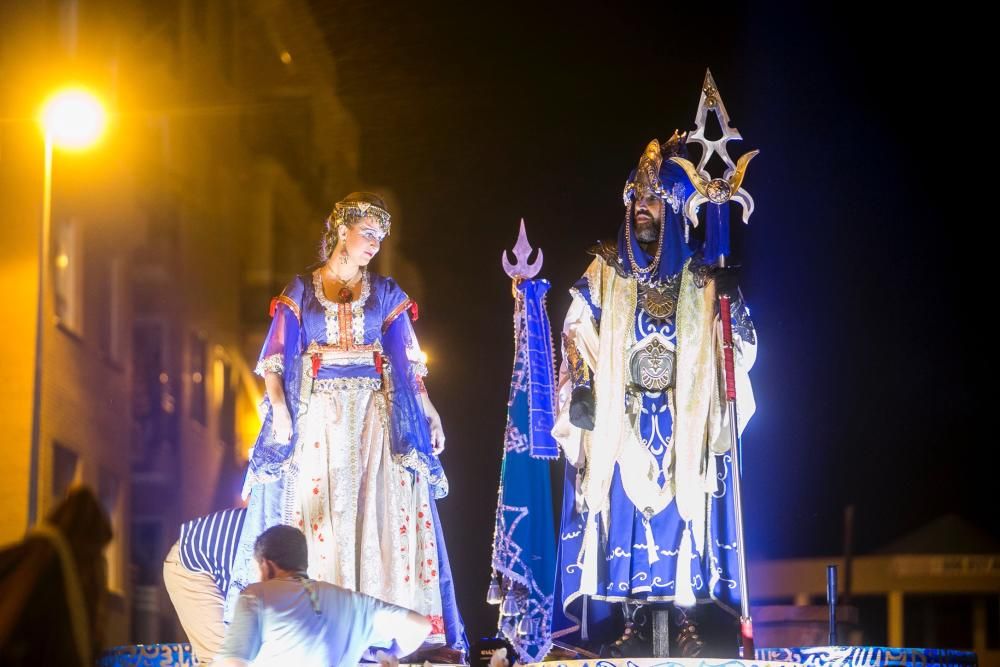 La naturaleza y los cuentos infantiles brillan en la entrada de Moros y Cristianos de El Campello