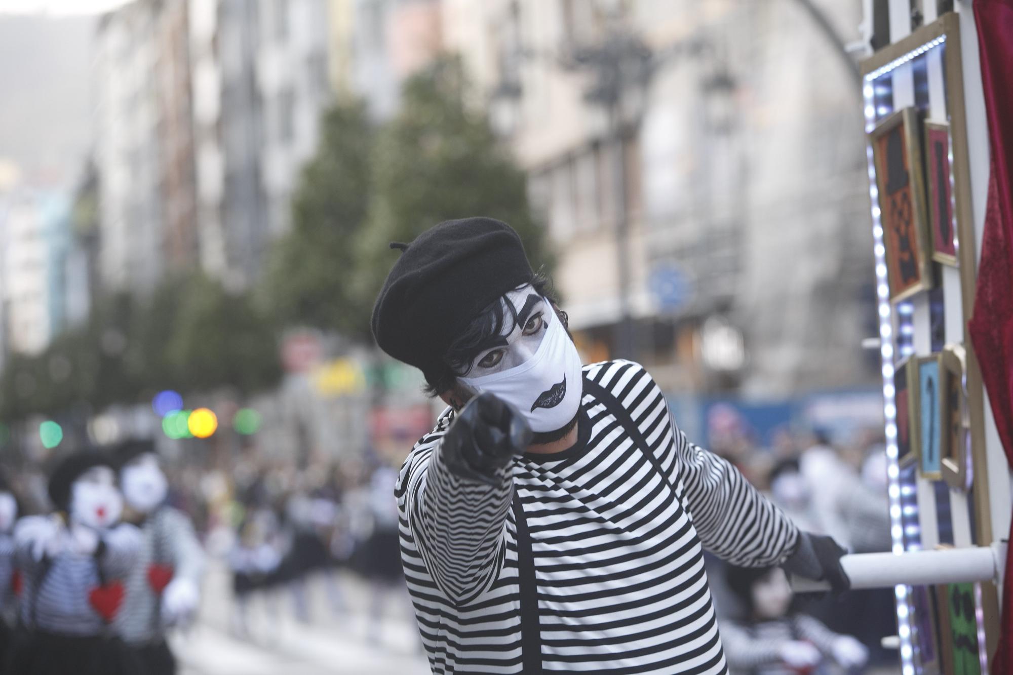 Galería de fotos: Así fue el gran desfile del carnaval en Oviedo