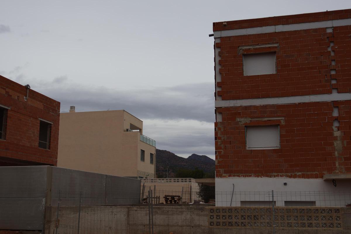 Dos viviendas en construcción en la Vall d'Uixó, donde solamente hay seis viviendas listadas en alquiler.