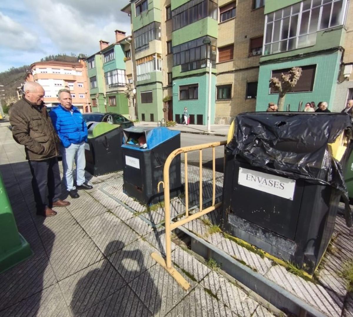 Basura soterrada y más limpieza. La asociación vecinal de Barredo reclama el soterramiento de los contenedores y más limpieza en las calles.
