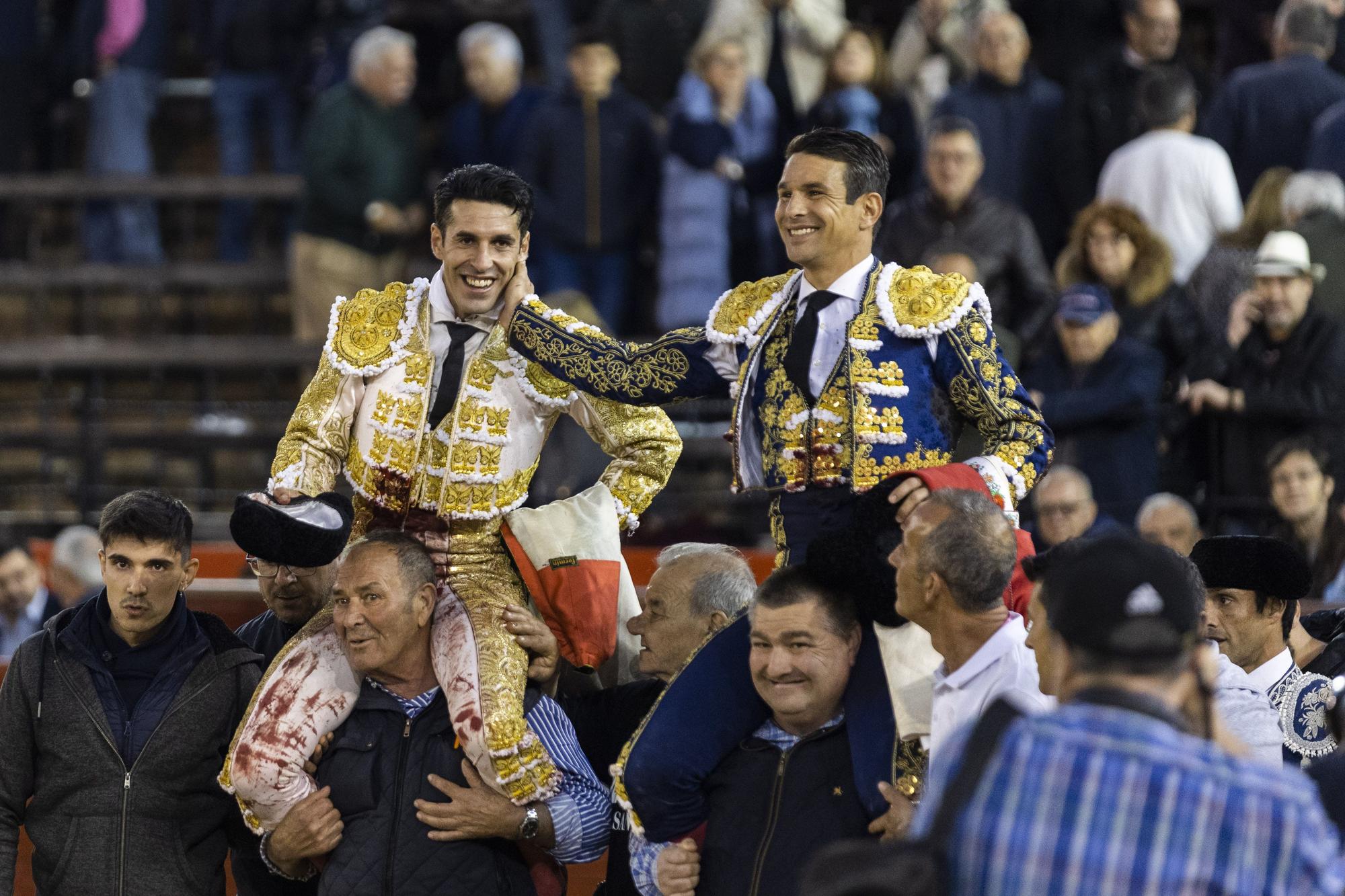 La puerta grande de Manzanares y Talavante, en imágenes