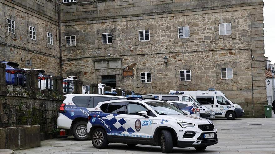 Un conductor de patinete con arma blanca increpa a la Policía Local en una intensa noche de controles en Santiago