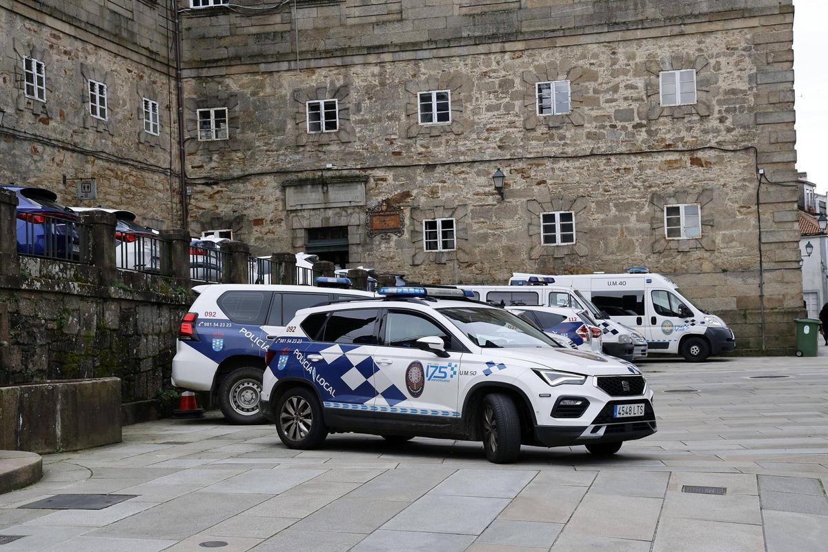Coches de la Policía Local de Santiago.