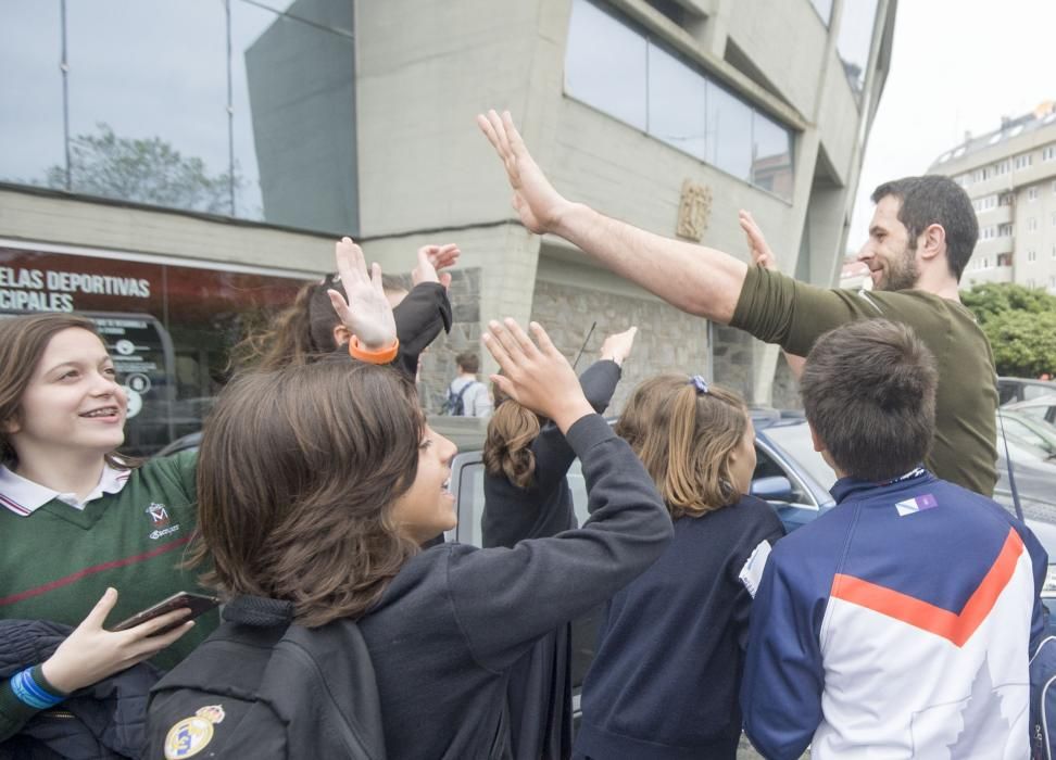 Llegada del Básquet Coruña a Riazor