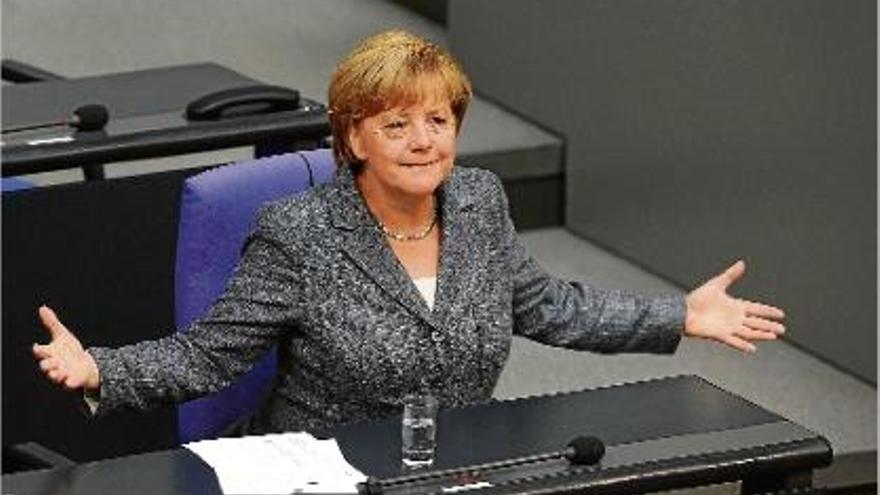 Angela Merkel gesticula en un moment de la sessió del Parlament alemany.