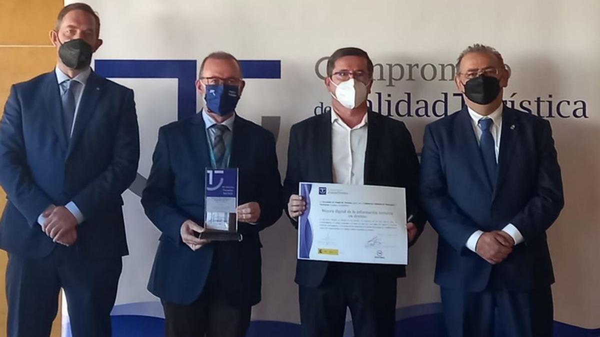El alcalde Juanjo Berenguer recogió el galardón. | INFORMACIÓN