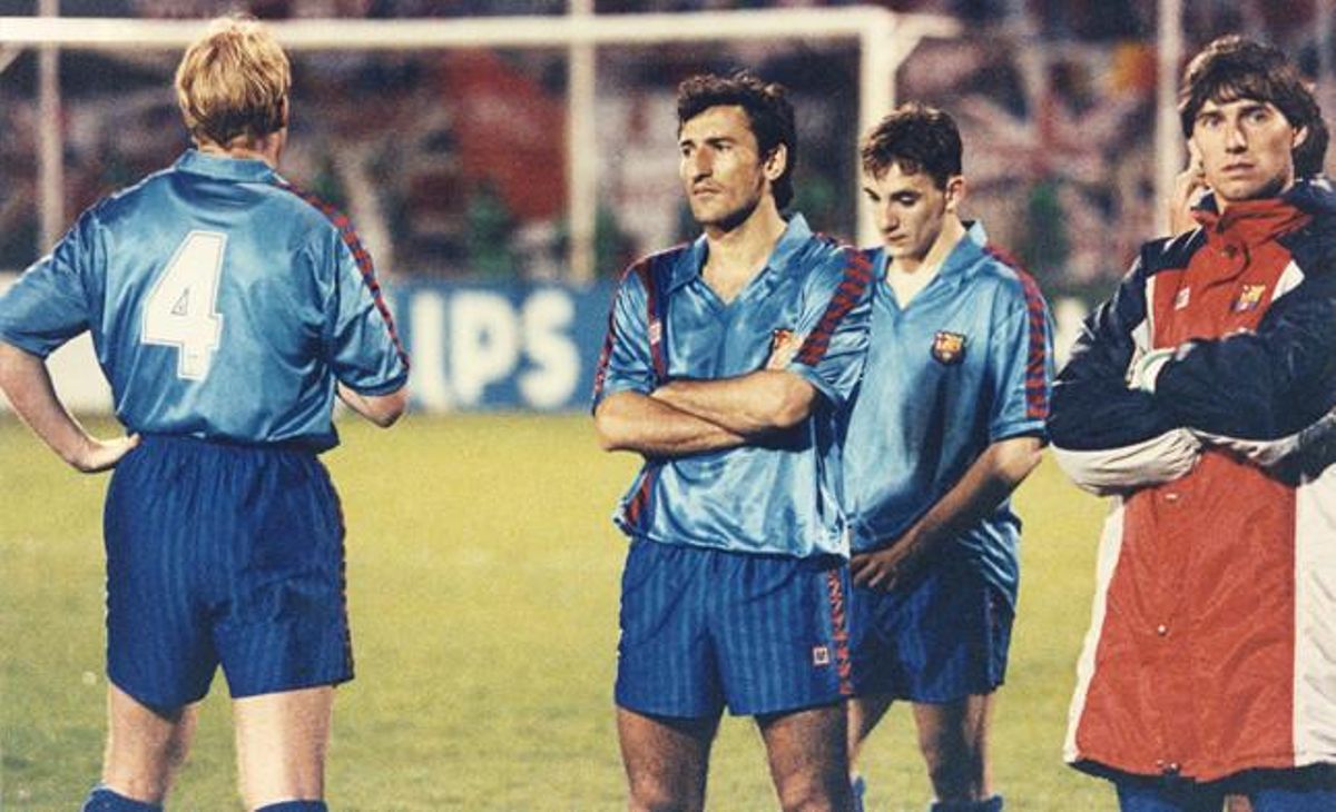 Decepció. Koeman, Begiristain, Ferrer i Angoy capcots a la gespa de Rotterdam després de la derrota davant el conjunt anglès (2-1). L’holandès va ser l’autor de l’únic gol blaugrana.