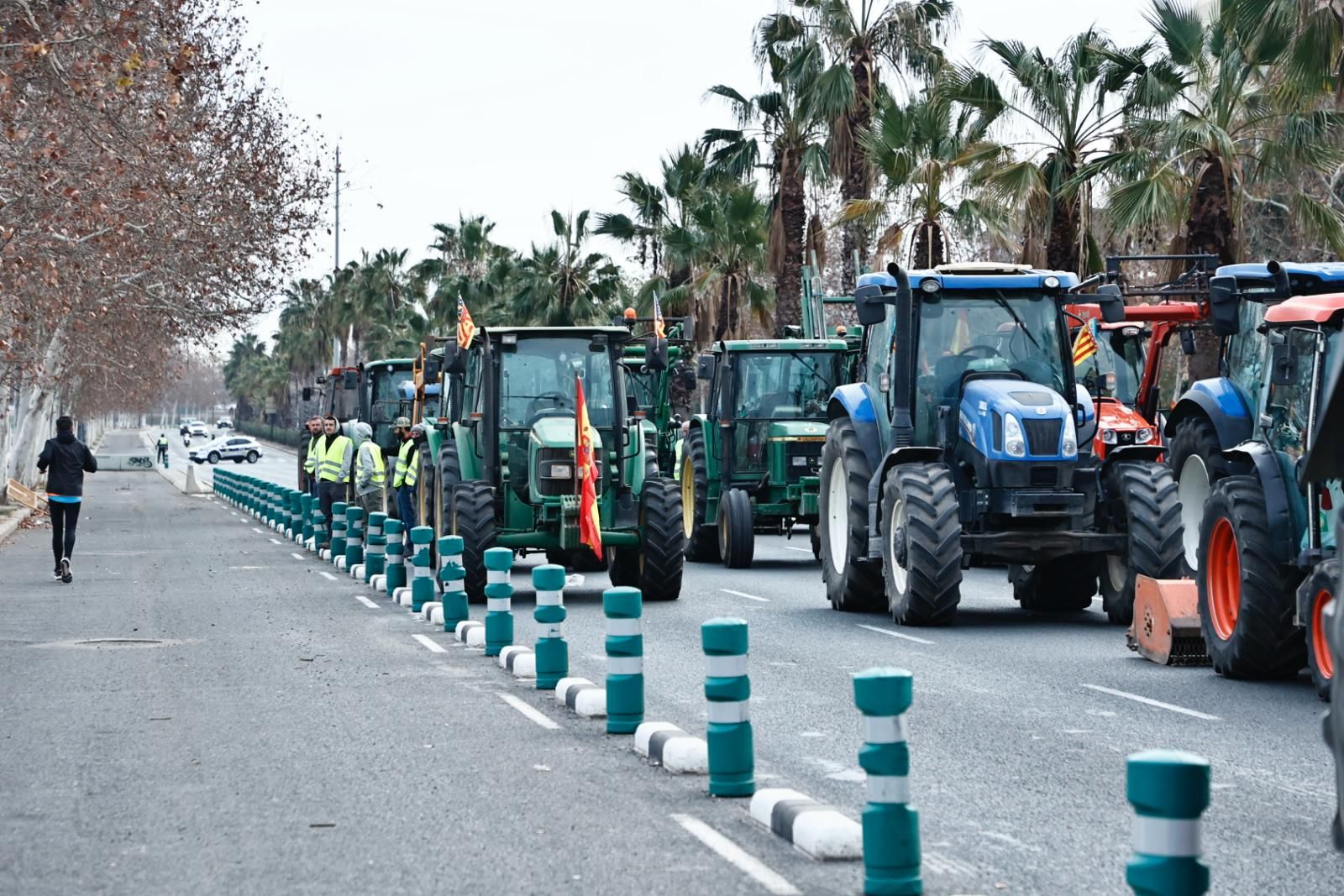 Las primeras tractoradas colapsan València