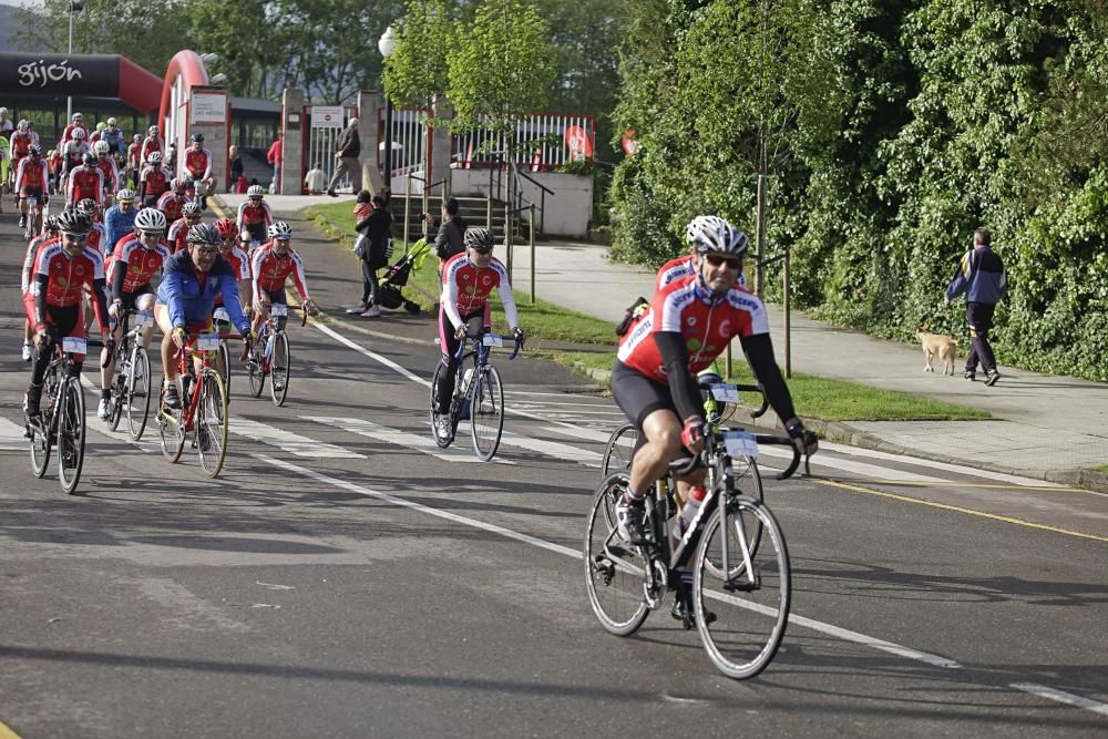 Marcha cicloturista de homenaje a Tony Rominguer en Gijón