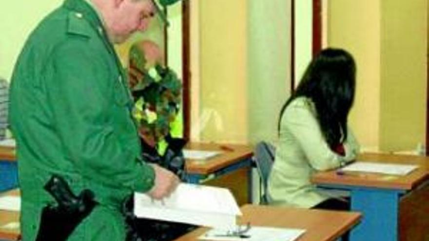 Cuatro detenidos por suplantar a otros en el examen de conducir