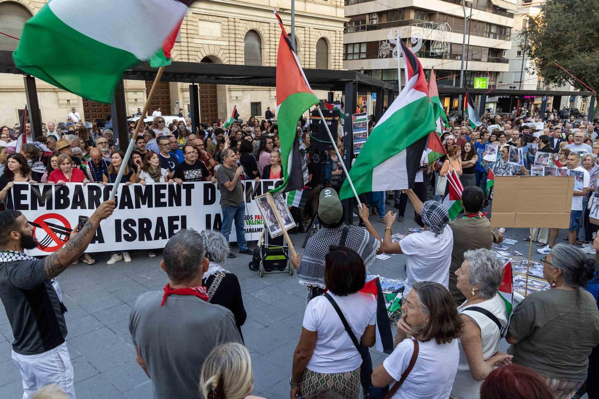 Medio millar de voces claman en la Muntanyeta por la liberación de la flotilla y el boicot a Israel
