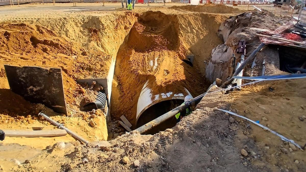 Reposición de servicios afectados bajo la Ronda Urbana Norte por las obras de la línea 3 del metro de Sevilla