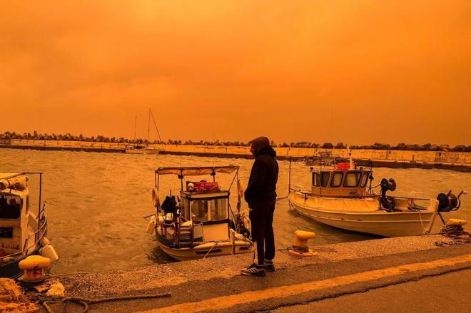 Polvo del Sahara tiñe de naranja la isla de Creta