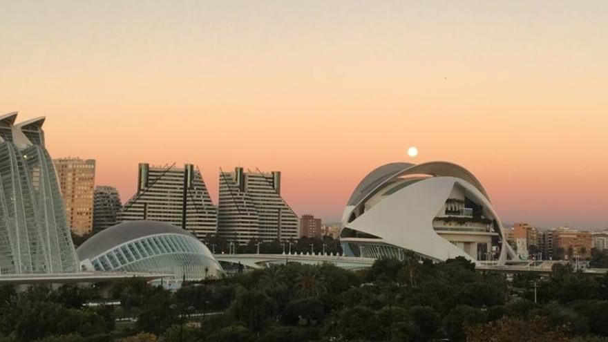 Atardecer en la Ciudad de las Artes y las Ciencias.