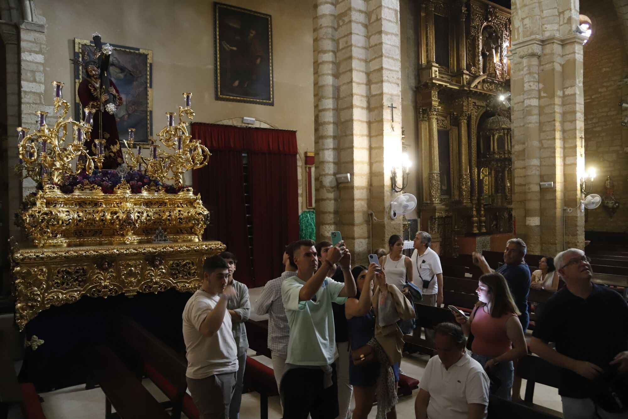 Córdoba  Previa y preparativos del Magno Vía Crucis Iglesia de San Lorenzo
