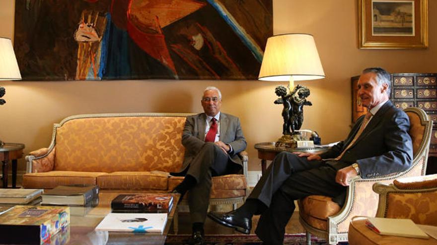 António Costa (izda.)  con el presidente portugués, Anibal Cavaco Silva // Andre Kosters