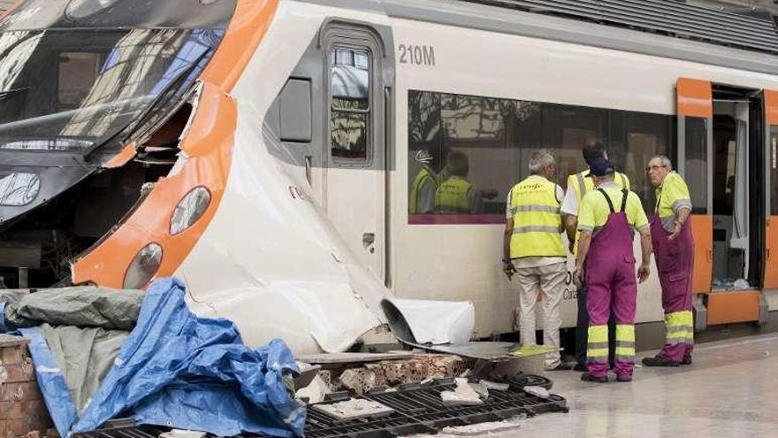 El choque de un tren contra el tope de una estación de Barcelona causa 56 heridos