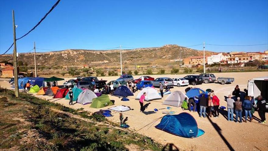 Los empleados de la térmica de Andorra inician su acampada