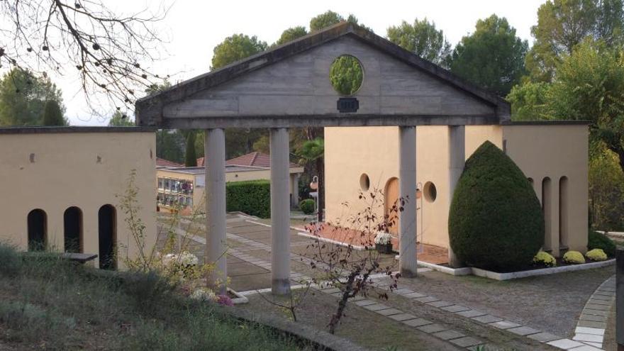 Entrada del cementiri municipal de Navarcles