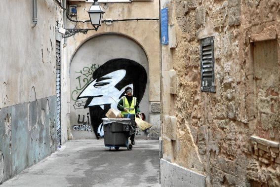 In den Gassen von Palma werden Türen, Tore und Fassaden als Kunstraum genutzt.