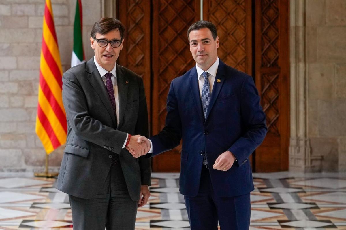 El president de la Generalitat, Salvador Illa, con el lehendakari Imanol Pradales, este jueves
