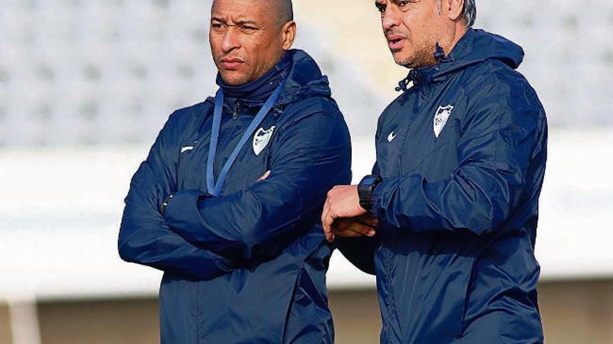 Sergio Pellicer, a la derecha, junto al Gato Romero, durante un entrenamiento del Málaga. | la opinión de málaga