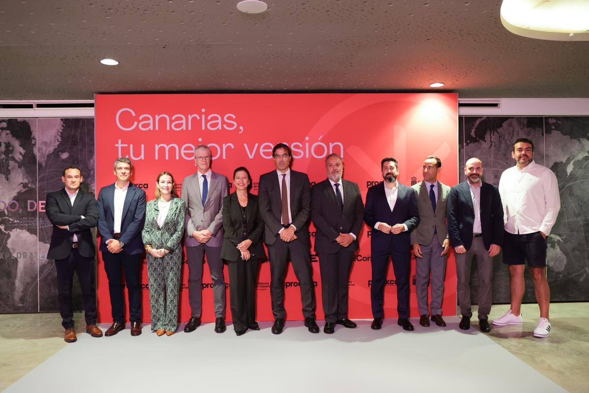 Javier Alejo, director de Implantación de Negocio de Ghenova; Leandro Gayango, director General y socio en Tier1; Pilar Moreno, directora del Área de Invertir de Proexca; Martí Saballs, Director de Información Económica de Prensa Ibérica; Isabel Morillo, directora de El Correo de Andalucía; Pablo Martín Carbajal, CEO de Proexca; Raúl Rico, erente de El Correo de Andalucía; Francisco Fernández Olmedo, director de desarrollo en sector público y Canarias de Ayesa; Antonio Ramirez, CEO de INESPASA, presidente de AERO Sevilla y vicepresidente de FEDEME; Antidio Viguria Jiménez, director en Aviónica y Sistemas de CATEC AERO, y Francisco Barea González de Eiris, CFO de The Game Kitchen.