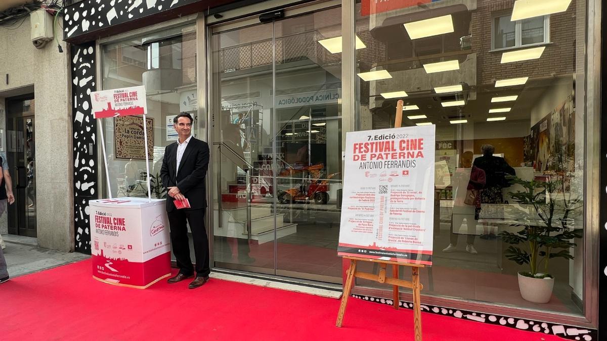 Estand informativo del Festival de Cine de Paterna Antonio Ferrandis en la nueva Oficina de Turismo