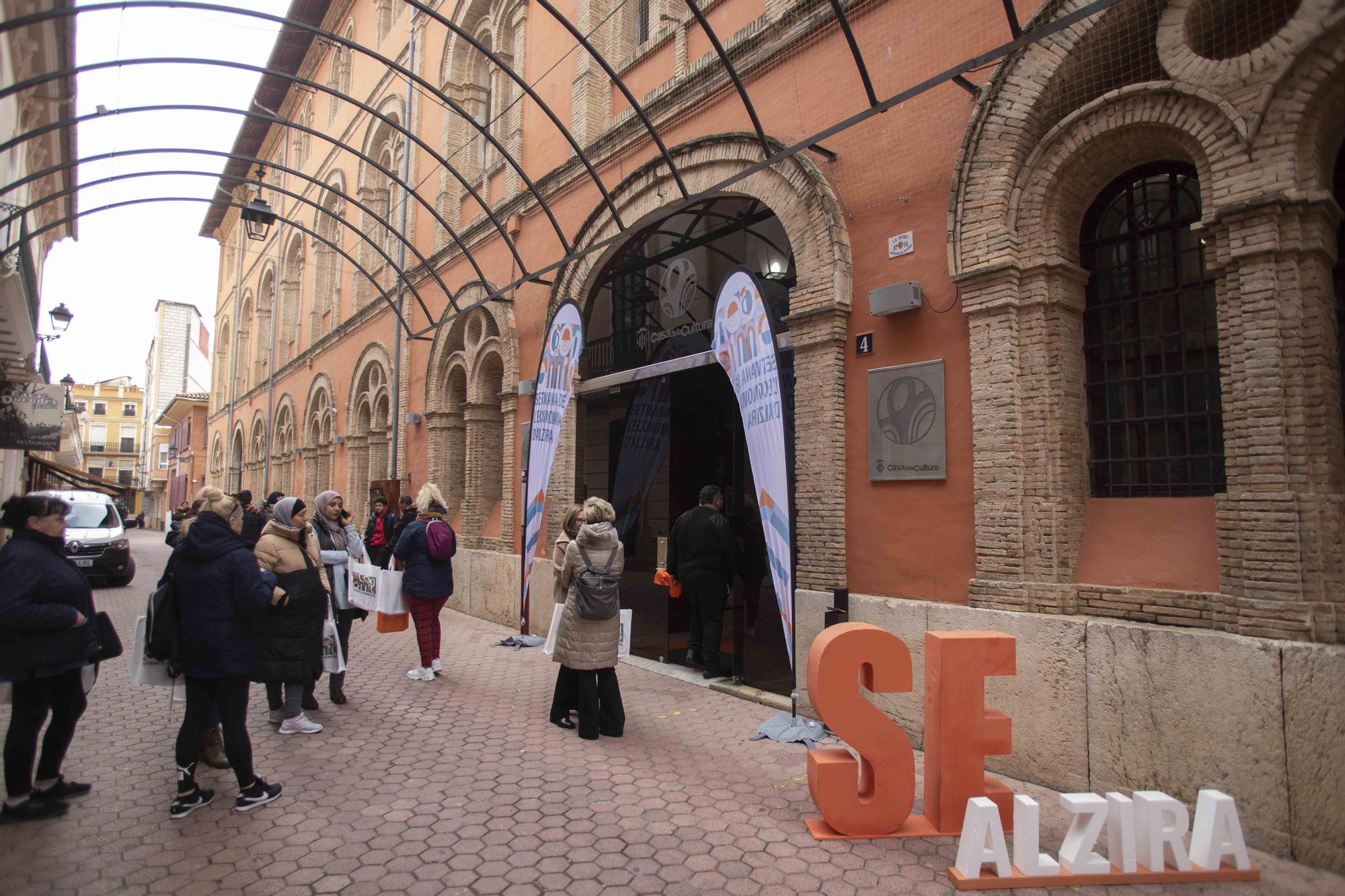 Aitana Mas y Carmen Calvo dan el pistoletazo de salida a la Semana de la Economía de Alzira