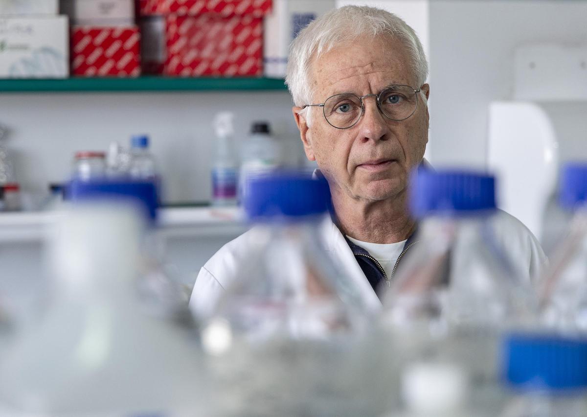 Antonio Picó en el Hospital General Universitario Dr Balmis de Alicante.