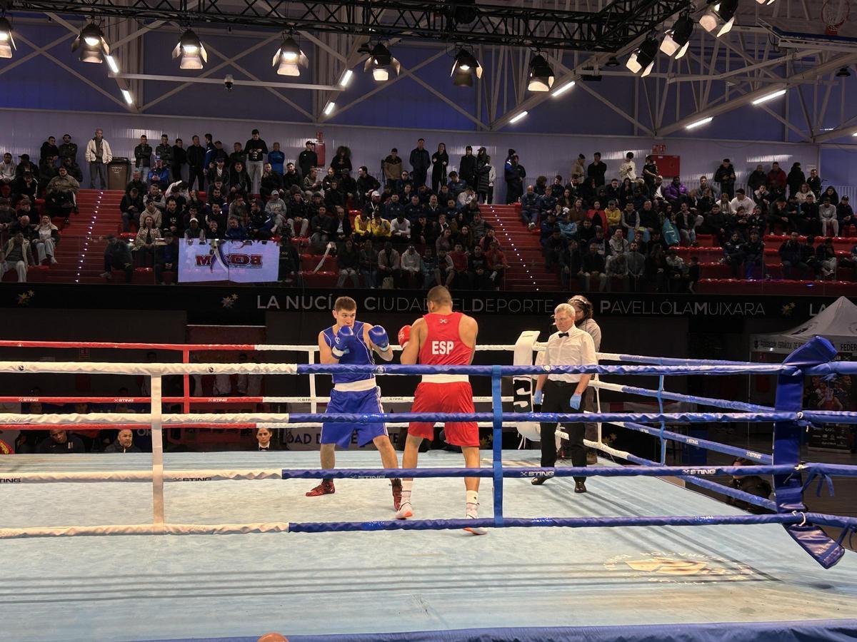 Enmanuel Reyes Pla en la final de su categoría en el pabellón Muixara