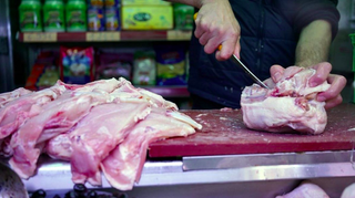 Garzón pide consumir menos carne porque "perjudica a la salud y al planeta"