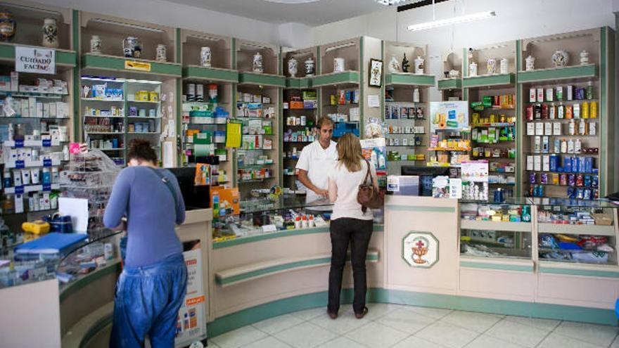 Un total de 544 farmacéuticos optan a 60 boticas en Canarias