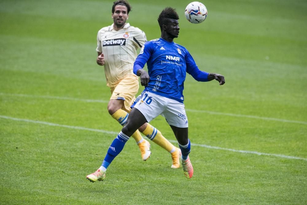 El partido entre el Real Oviedo y el Espanyol, en imágenes