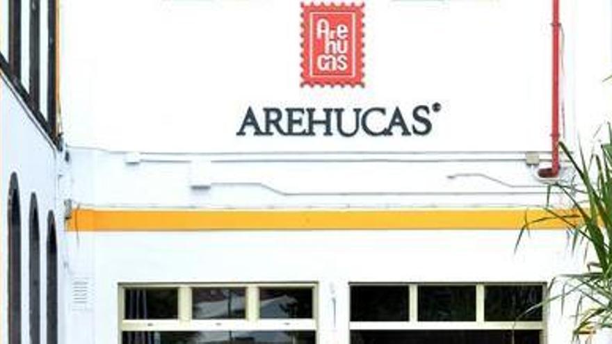 Arehucas dedica la fábrica a destilar alcohol sanitario